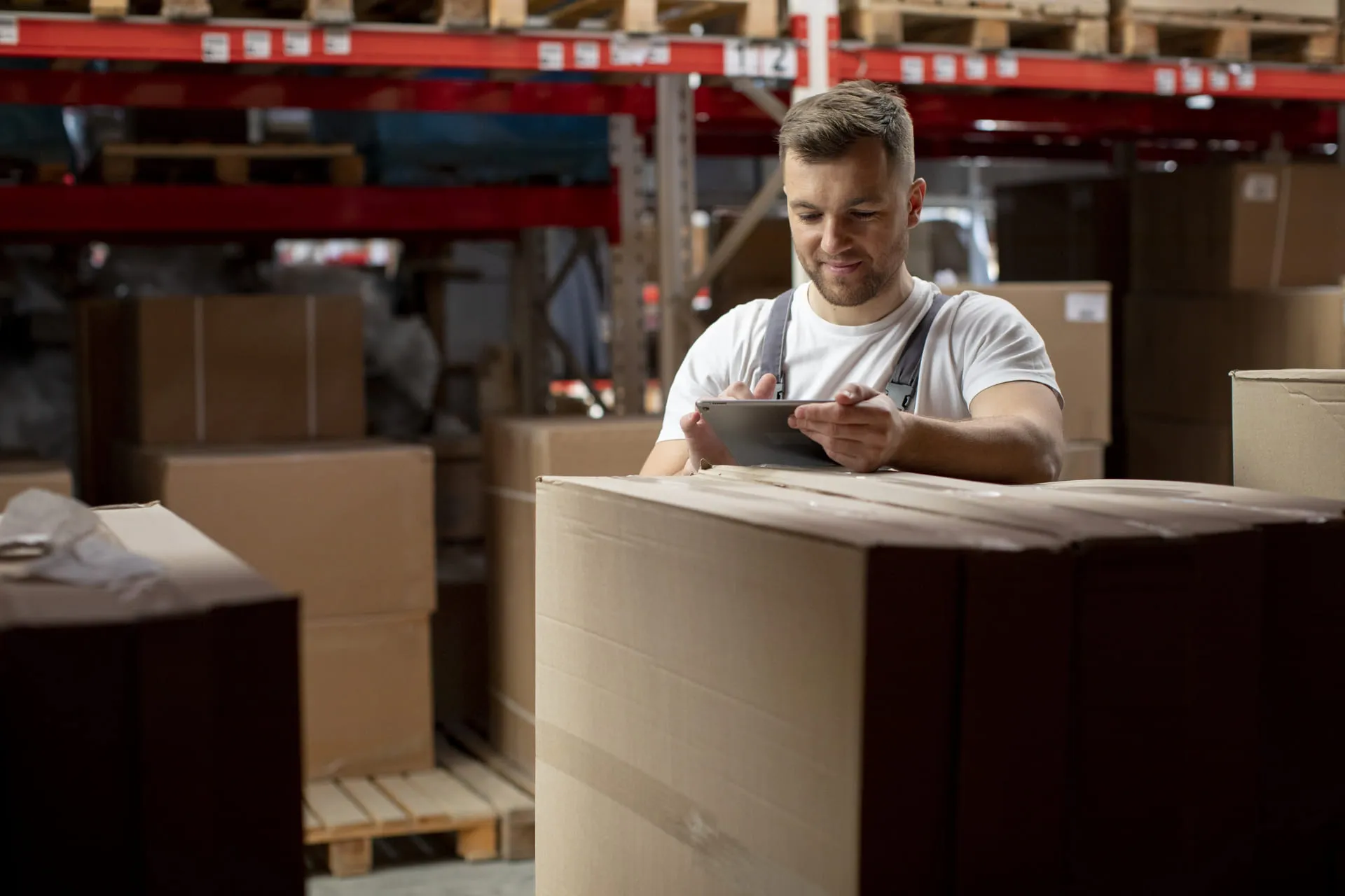 Stockage e commerce dans un entrepôt logistique PHM Group